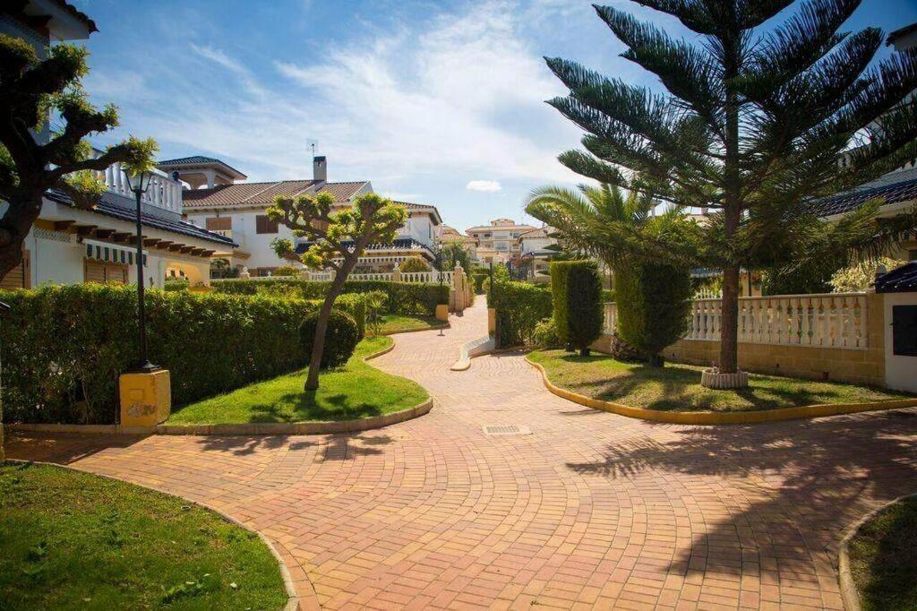Bungalow Con Terraza La Mata لا ماتا المظهر الخارجي الصورة