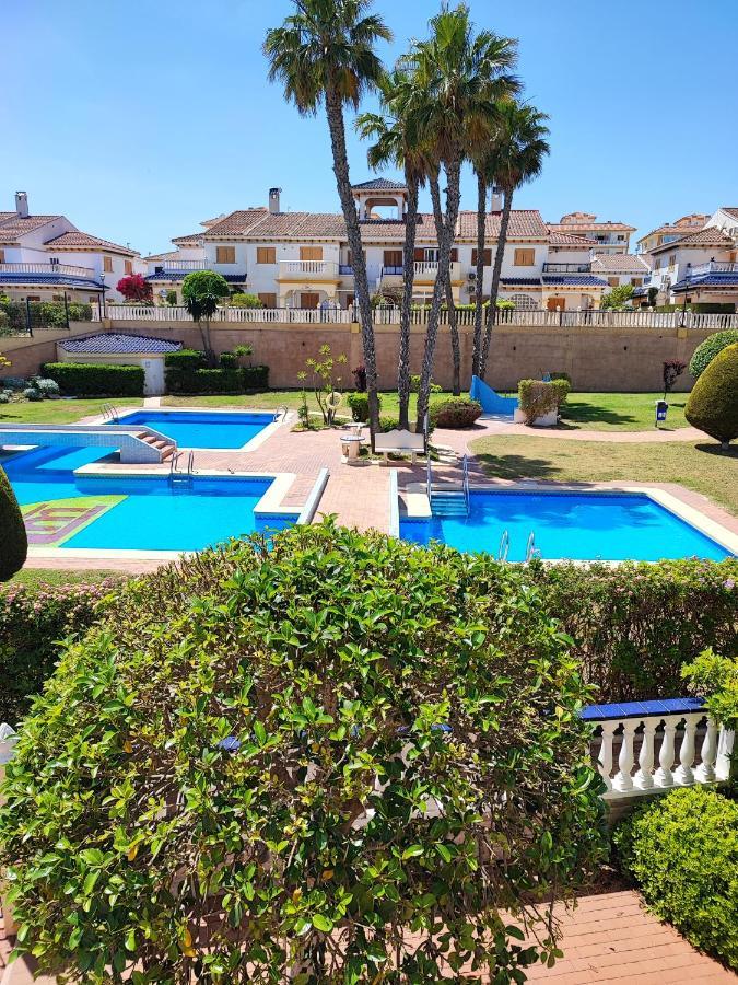 Bungalow Con Terraza La Mata لا ماتا المظهر الخارجي الصورة
