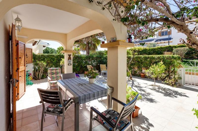 Bungalow Con Terraza La Mata لا ماتا المظهر الخارجي الصورة